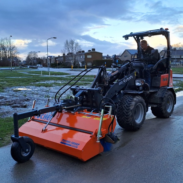 Veegmachine t.b.v. Minishovel